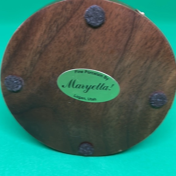 Maryetta Statue A Mother's Love Porcelain Figurine Solid Walnut Base w/Name 10” - Picture 9 of 11